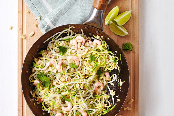 Frying pan full of healthy Pad Thai with prawns