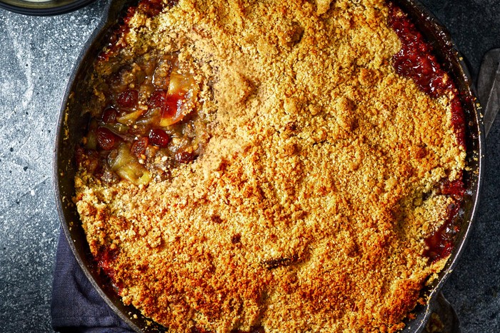 Boozy apple crumble