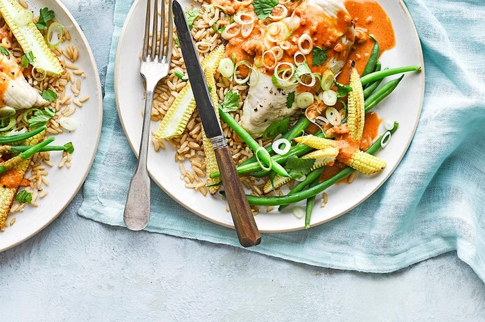 Roast chicken breast with spicy peanut sauce